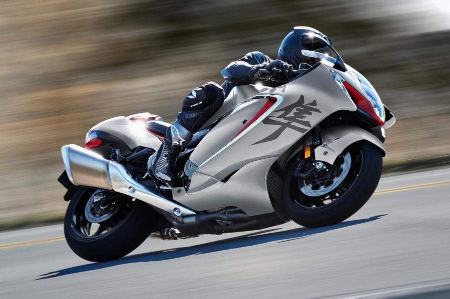 2022-Suzuki-Hayabusa-First-Look-superbike-hyperbike-motorcycle-7.jpg