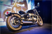 TRIUMPH  BOBBER BLACK 黑亮上市