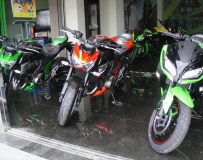 2014年Ninja300z800到車