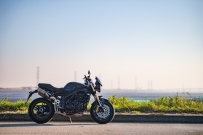 自售： Triumph speed triple 1050